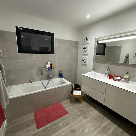 Magnifique Avec Piscine Et Jacuzzi *