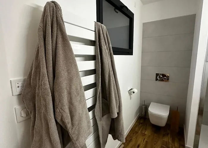 Magnifique Avec Piscine Et Jacuzzi Alata